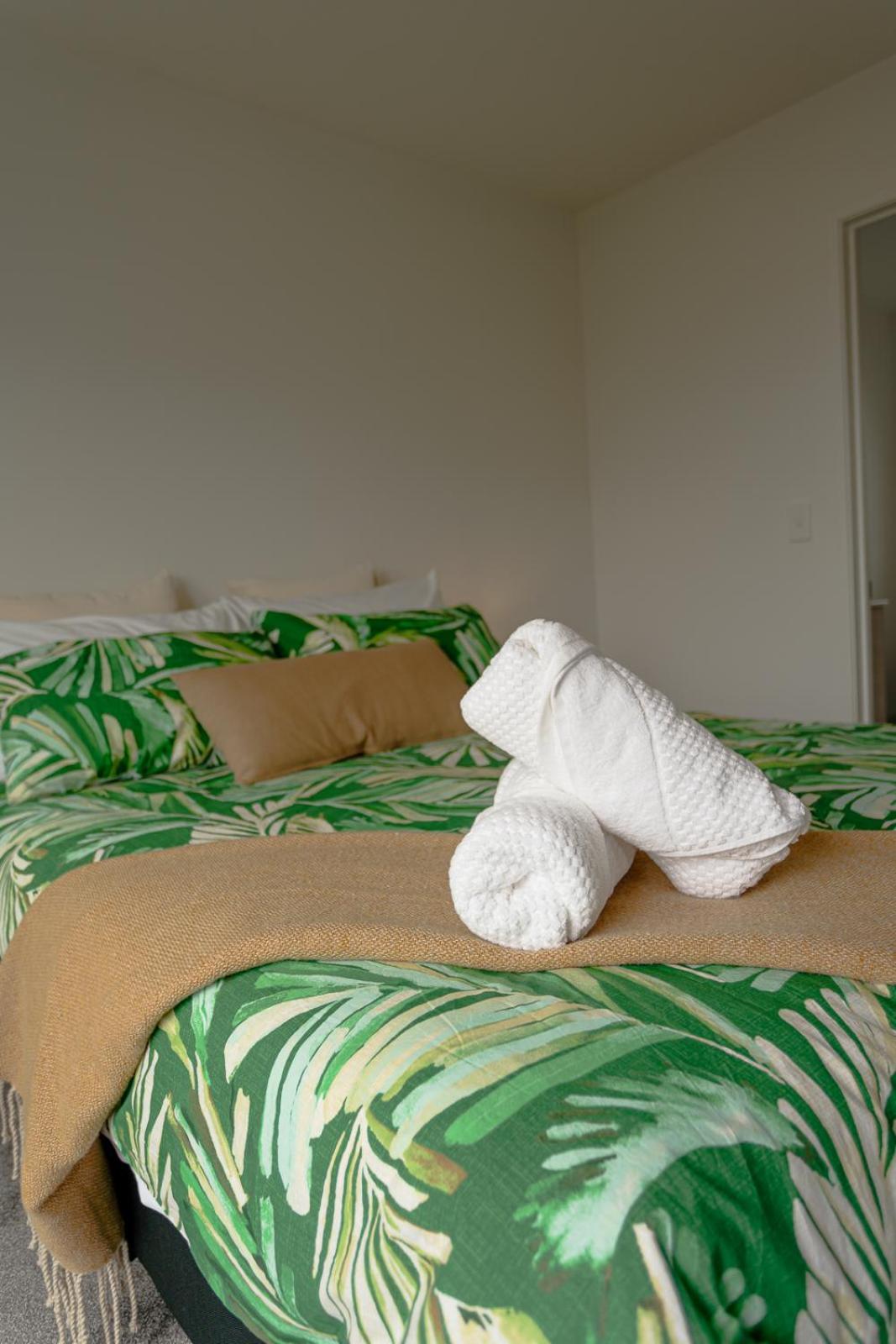 Modern 2 Bedroom Townhouse In Cbd With Parking! Sleeps 5 Christchurch Buitenkant foto