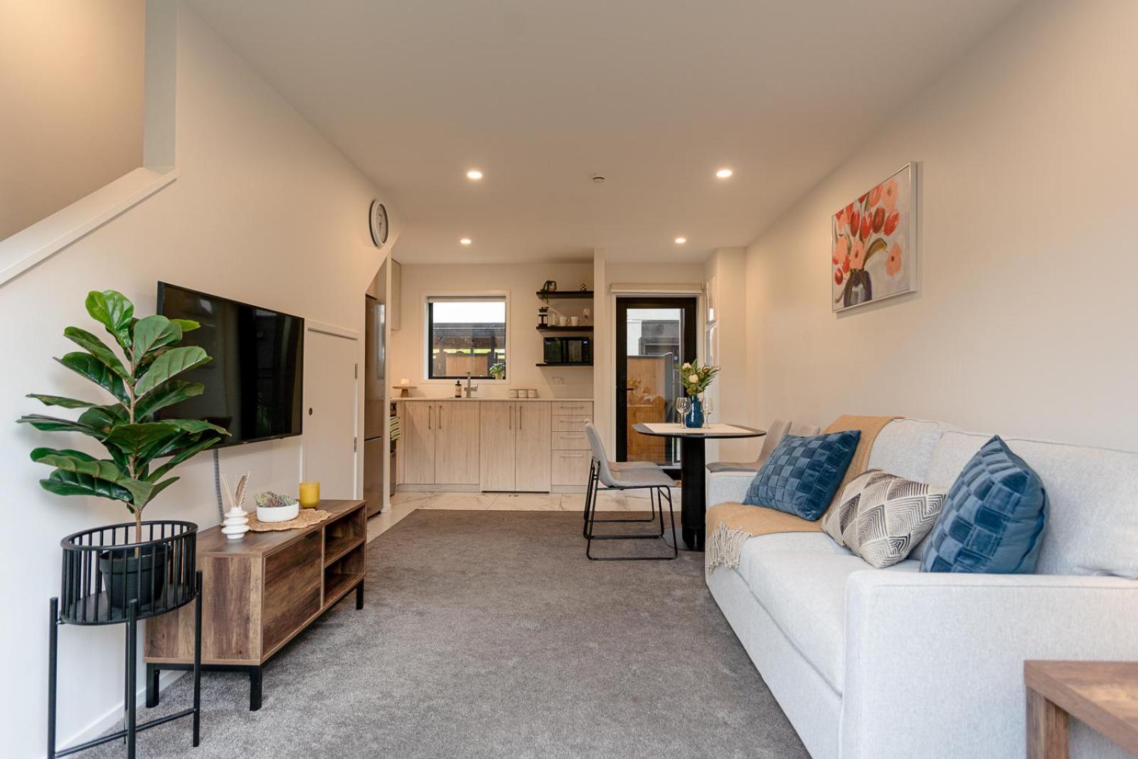 Modern 2 Bedroom Townhouse In Cbd With Parking! Sleeps 5 Christchurch Buitenkant foto