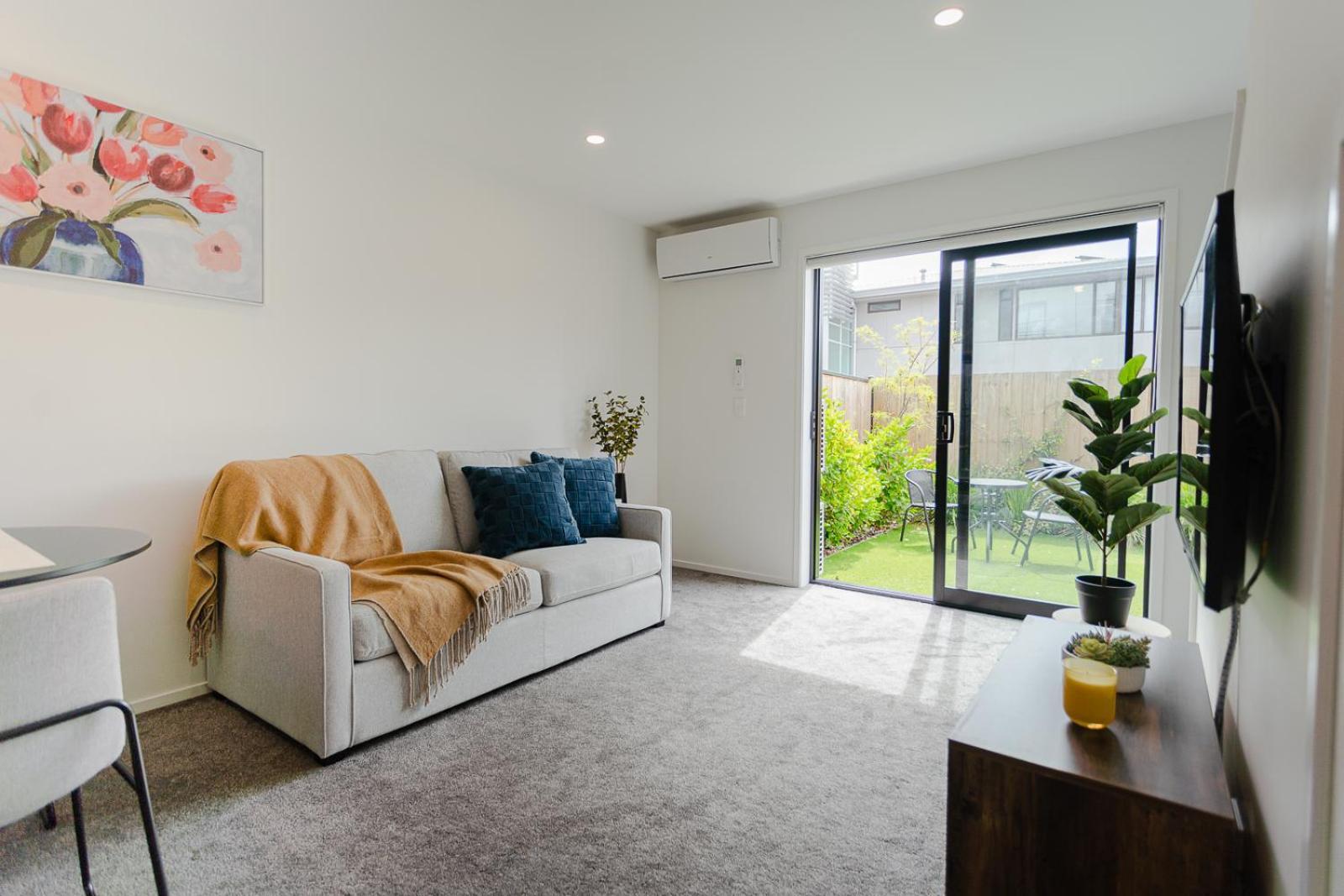 Modern 2 Bedroom Townhouse In Cbd With Parking! Sleeps 5 Christchurch Buitenkant foto