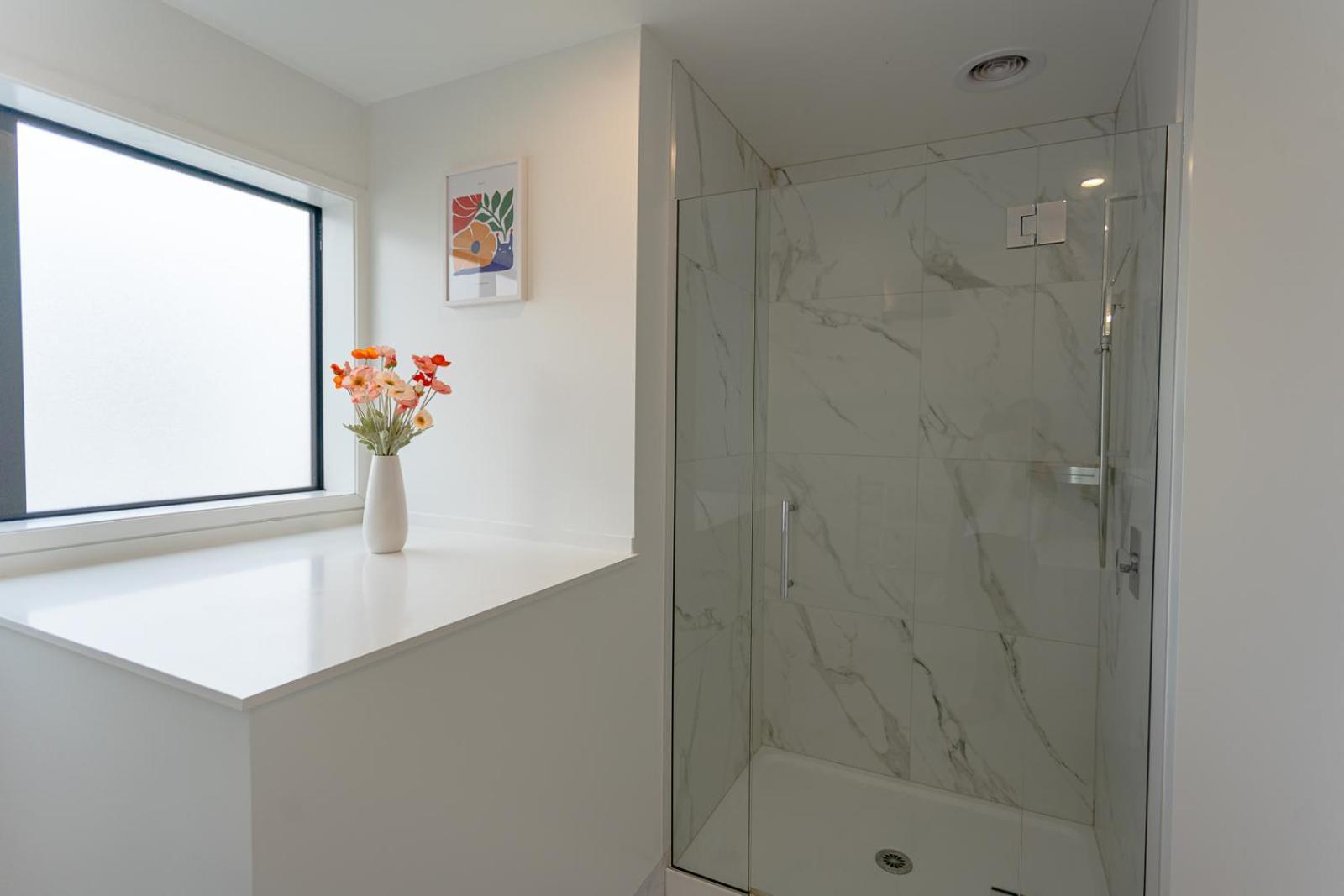 Modern 2 Bedroom Townhouse In Cbd With Parking! Sleeps 5 Christchurch Buitenkant foto