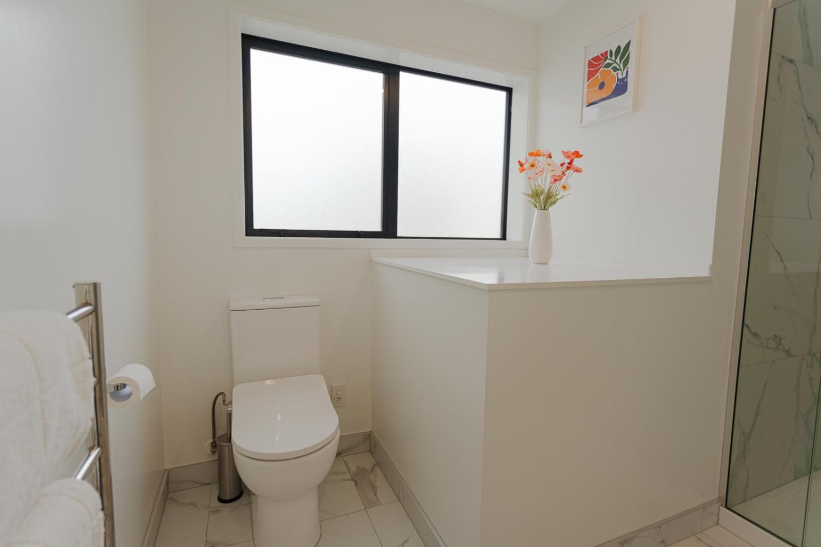 Modern 2 Bedroom Townhouse In Cbd With Parking! Sleeps 5 Christchurch Buitenkant foto