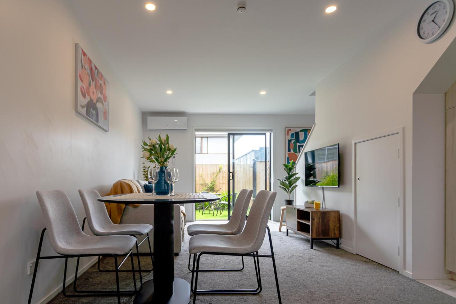 Modern 2 Bedroom Townhouse In Cbd With Parking! Sleeps 5 Christchurch Buitenkant foto