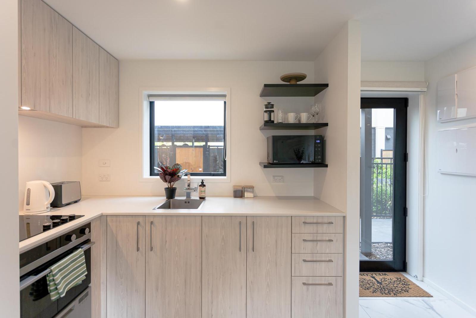 Modern 2 Bedroom Townhouse In Cbd With Parking! Sleeps 5 Christchurch Buitenkant foto