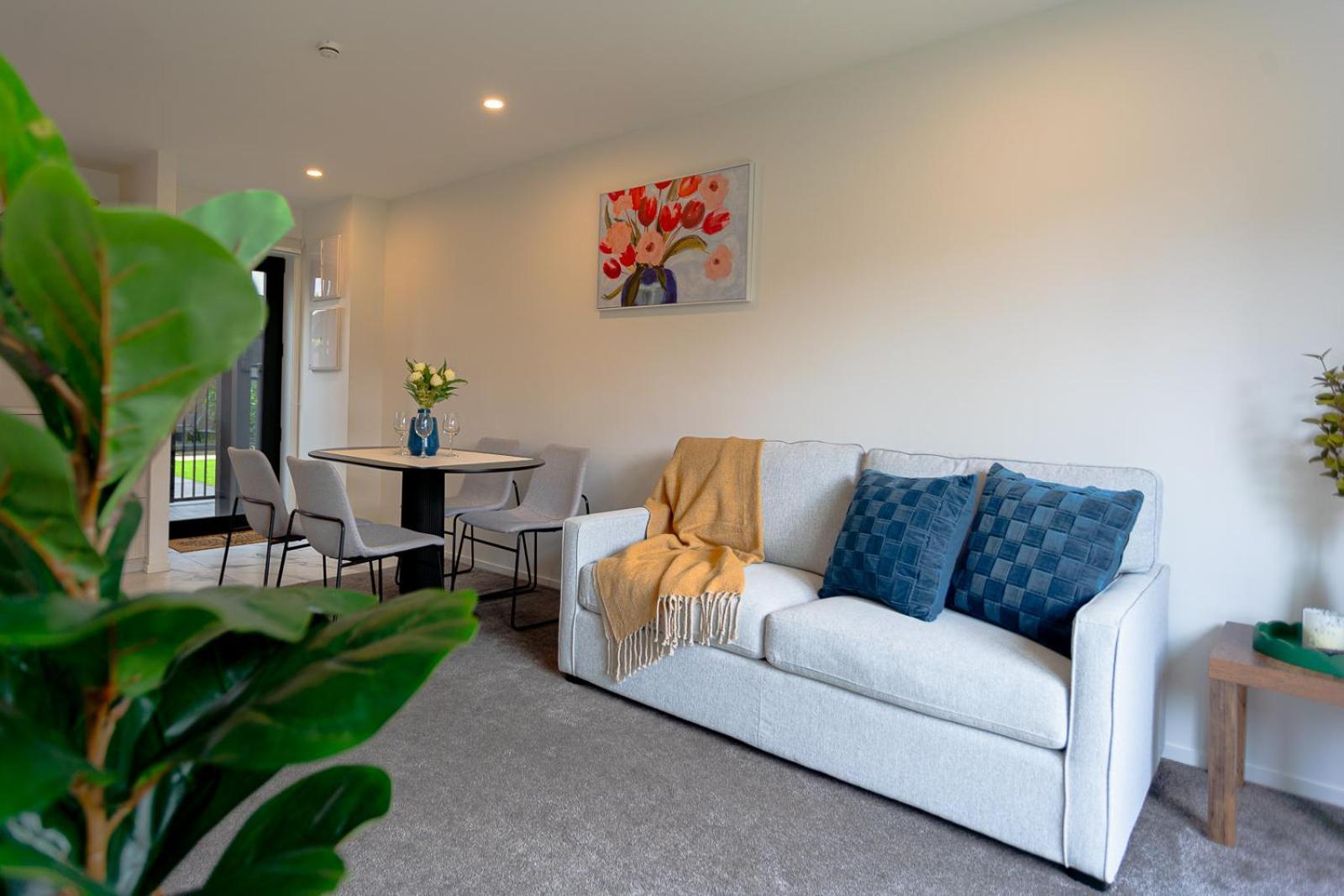 Modern 2 Bedroom Townhouse In Cbd With Parking! Sleeps 5 Christchurch Buitenkant foto